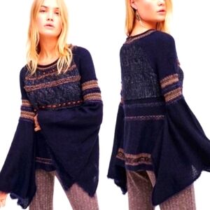 Free People Craft Time Bell Sleave Sweater Navy  Authentic Size Small